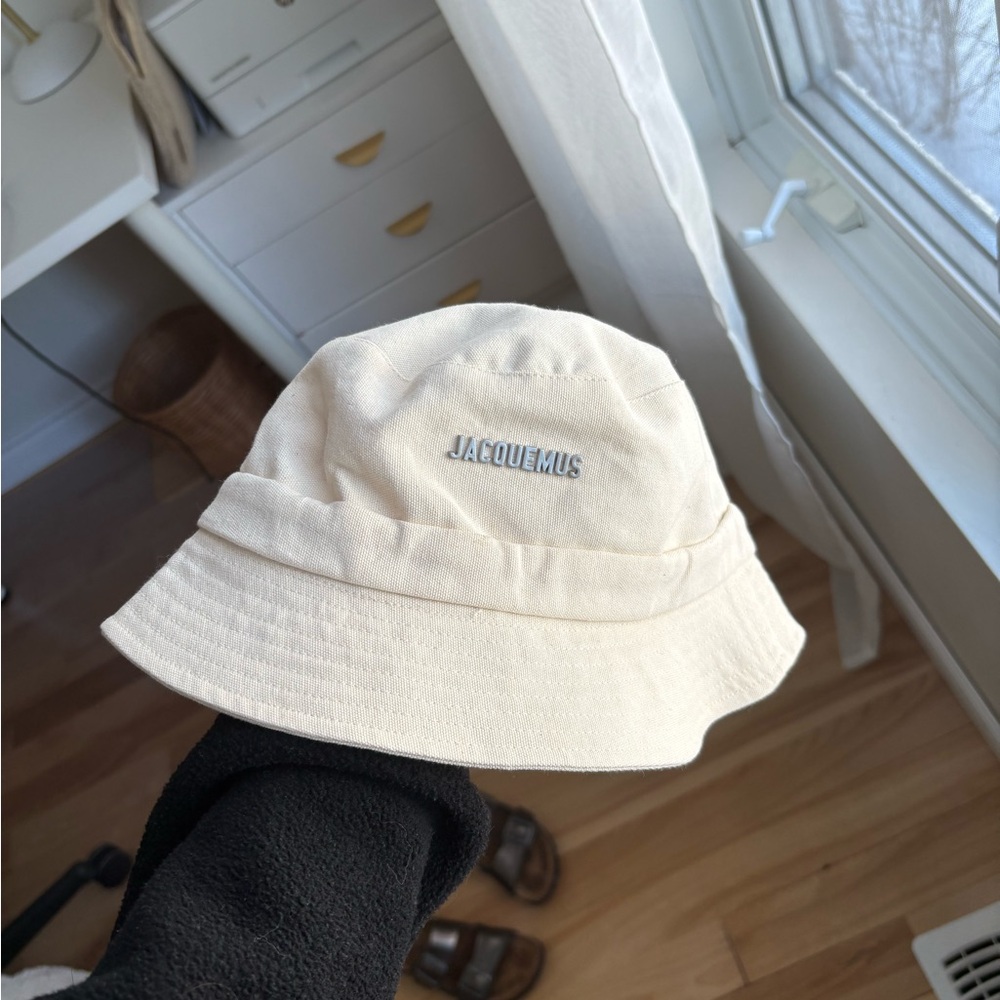 Jacquemus Tan Cream Bucket Hat - Picture 6 of 6